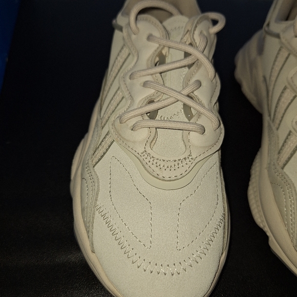 Size 5.5 - adidas Ozweego Bliss Women's - Picture 3 of 15